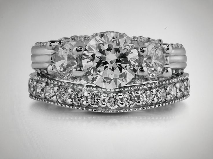 A Perfect Three Stone 1.3CT Round Cut Russian Lab Diamond Bridal Set