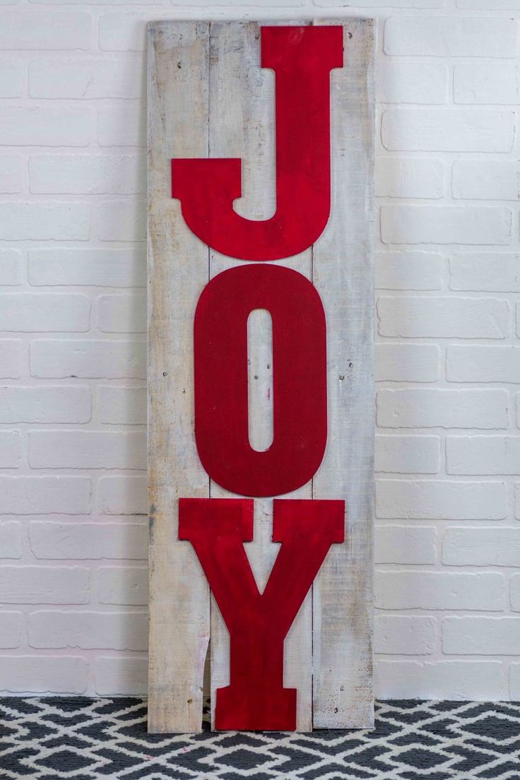 Today we made this great DIY Holiday Pallet Sign that was so  simple and fun to ...