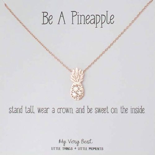 I love this stylish 🍍 necklace!