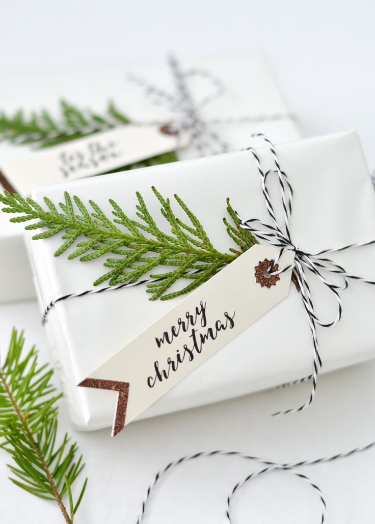 DIY gift tags using the Cricut! From TodaysCreativeLif... by Boxwood Avenue