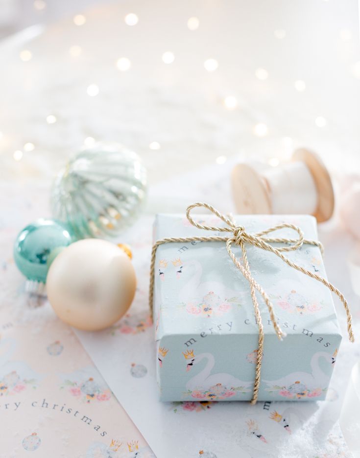 Free Printable Christmas Gift Wrap - Craftberry Bush // Free Tags and Gift Wrap ...